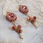BO Nous Deux brod&eacute;es avec cabochons et perles en cristal Swarovski, crochets d'oreilles en or Gold Filled 14 carats